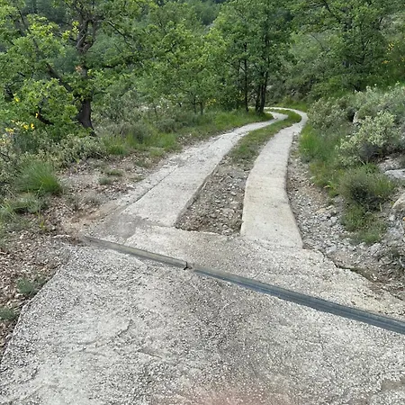 Sur Pilotis Accès *